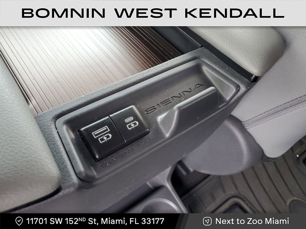 Used 2021 Toyota Sienna XLE image 17