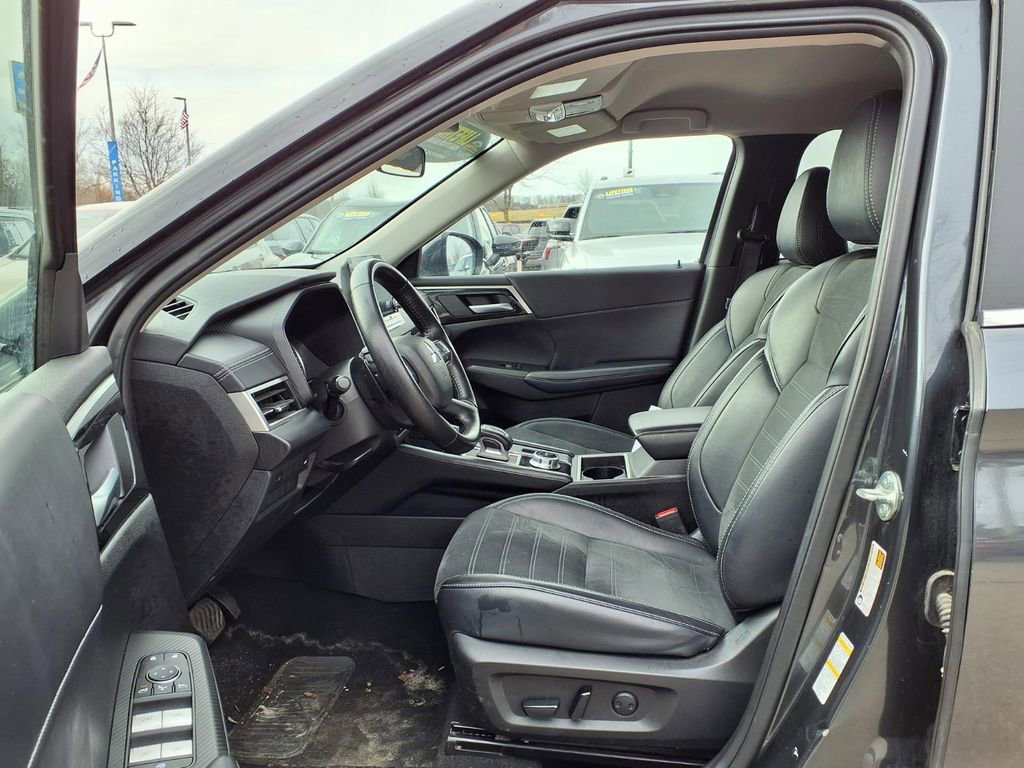 Used 2024 Mitsubishi Outlander SE image 17