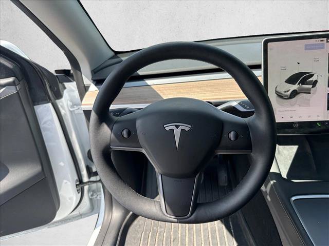 Used 2025 Tesla Model Y Long Range RWD image 8