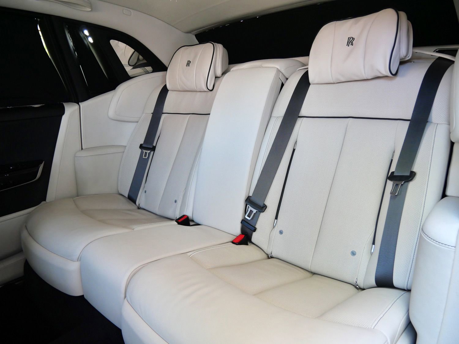 Used 2024 Rolls-Royce Phantom Extended Wheelbase w/ The Phantom Package RWD image 32