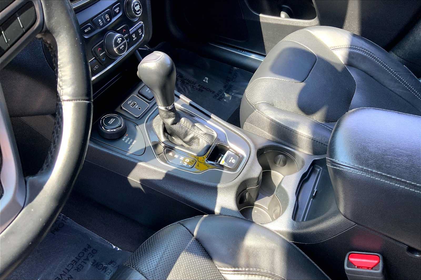 Used 2020 Jeep Cherokee Limited AWD/4WD image 16