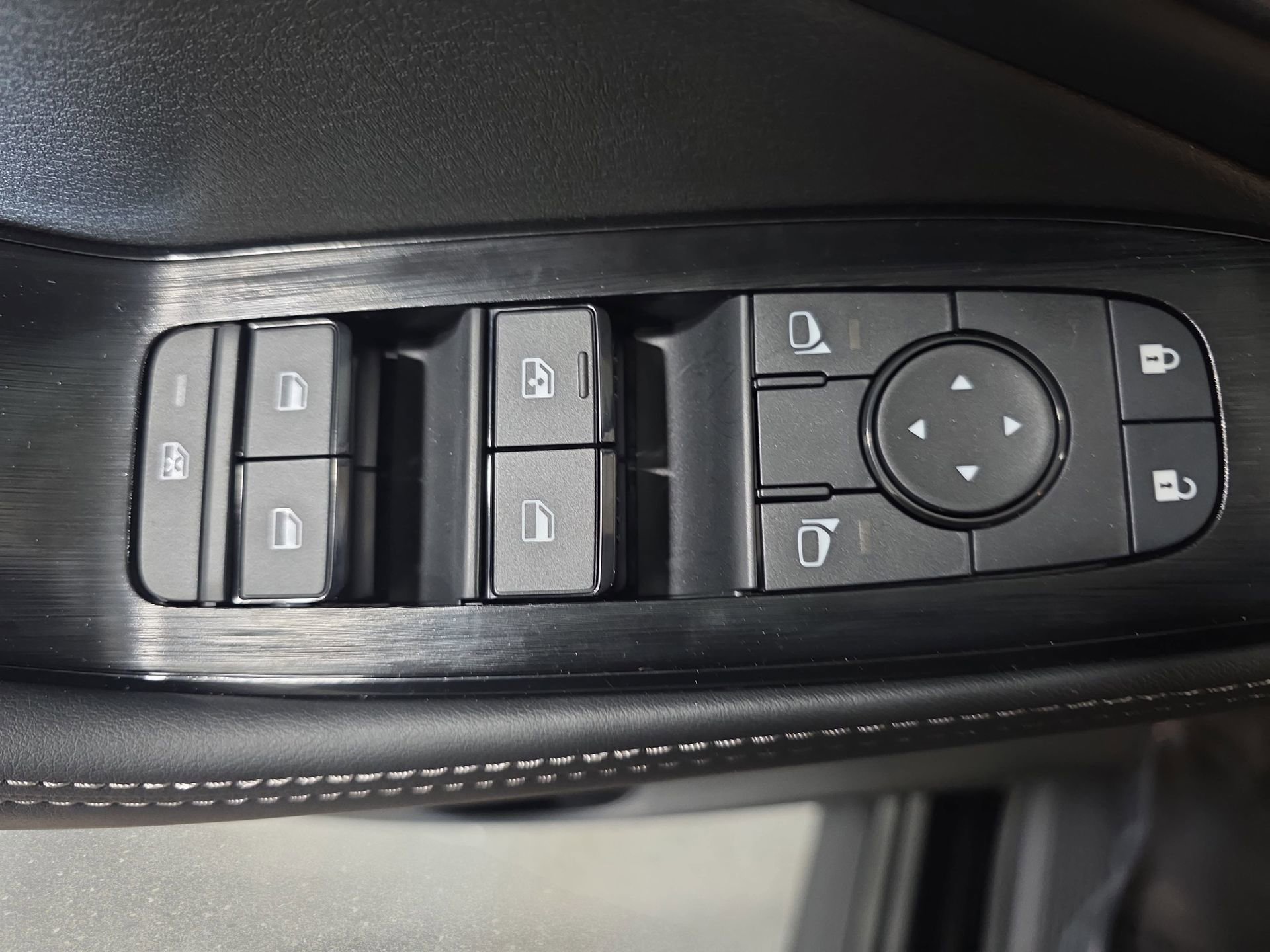 New 2026 Nissan Rogue SV w/ Cold Weather Package FWD image 27