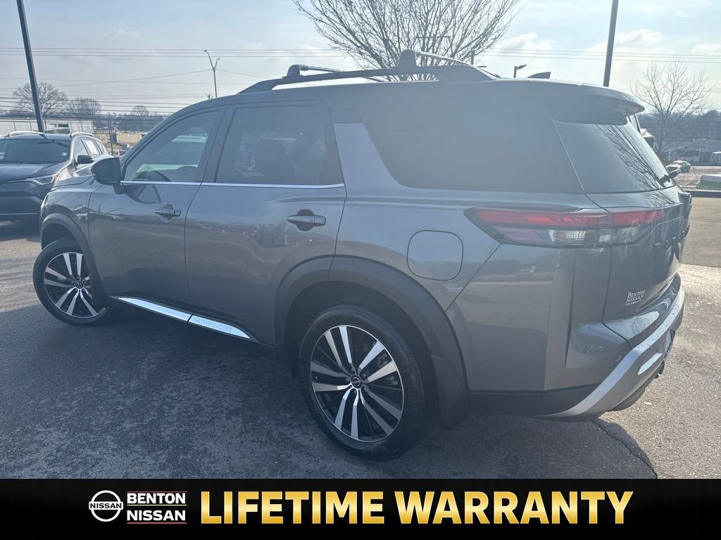 Certified 2025 Nissan Pathfinder Platinum w/ Black Appearance Package image 7
