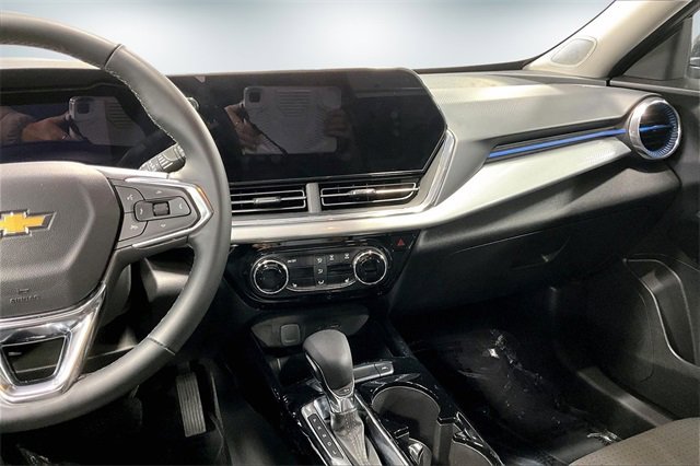 Used 2025 Chevrolet Trax LT w/ LT Convenience Package image 10