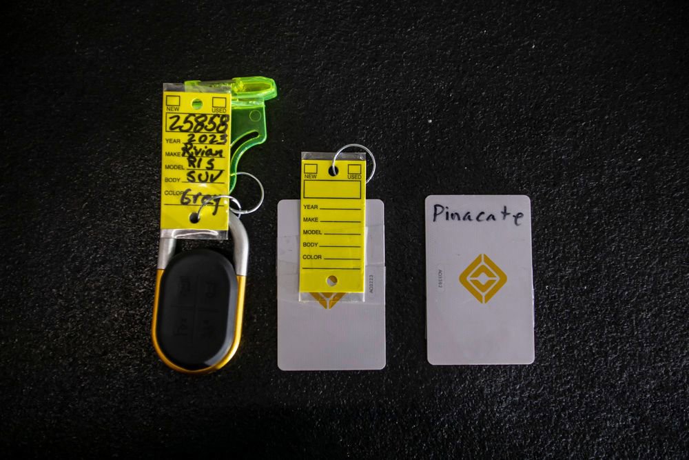 Used 2023 Rivian R1S Adventure image 48