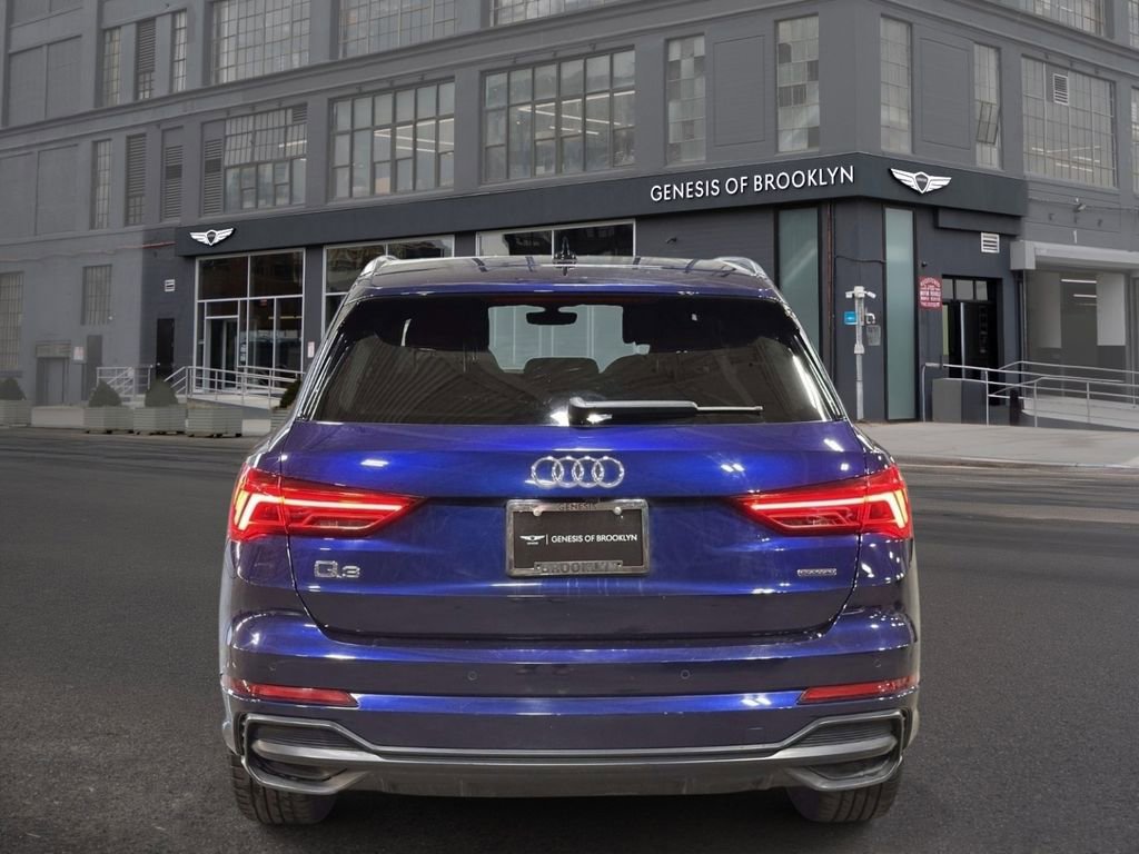 Used 2022 Audi Q3 2.0T Premium Plus w/ Premium Plus Package AWD/4WD image 5