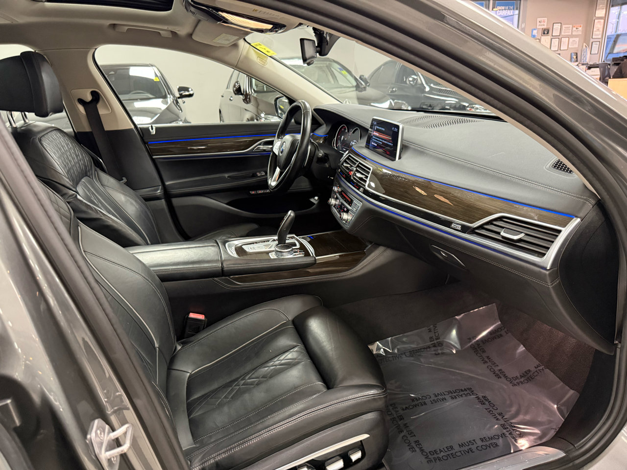 Used 2016 BMW 740i image 24