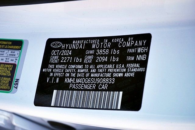 Certified 2025 Hyundai Elantra Sport image 31