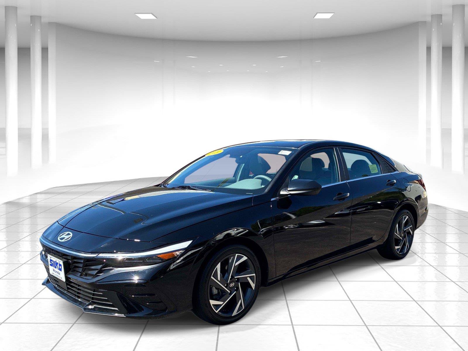 Used 2025 Hyundai Elantra SEL FWD image 4