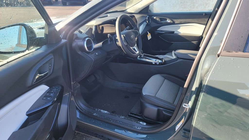 New 2026 Chevrolet Trax LT w/ Driver Confidence Package FWD image 18