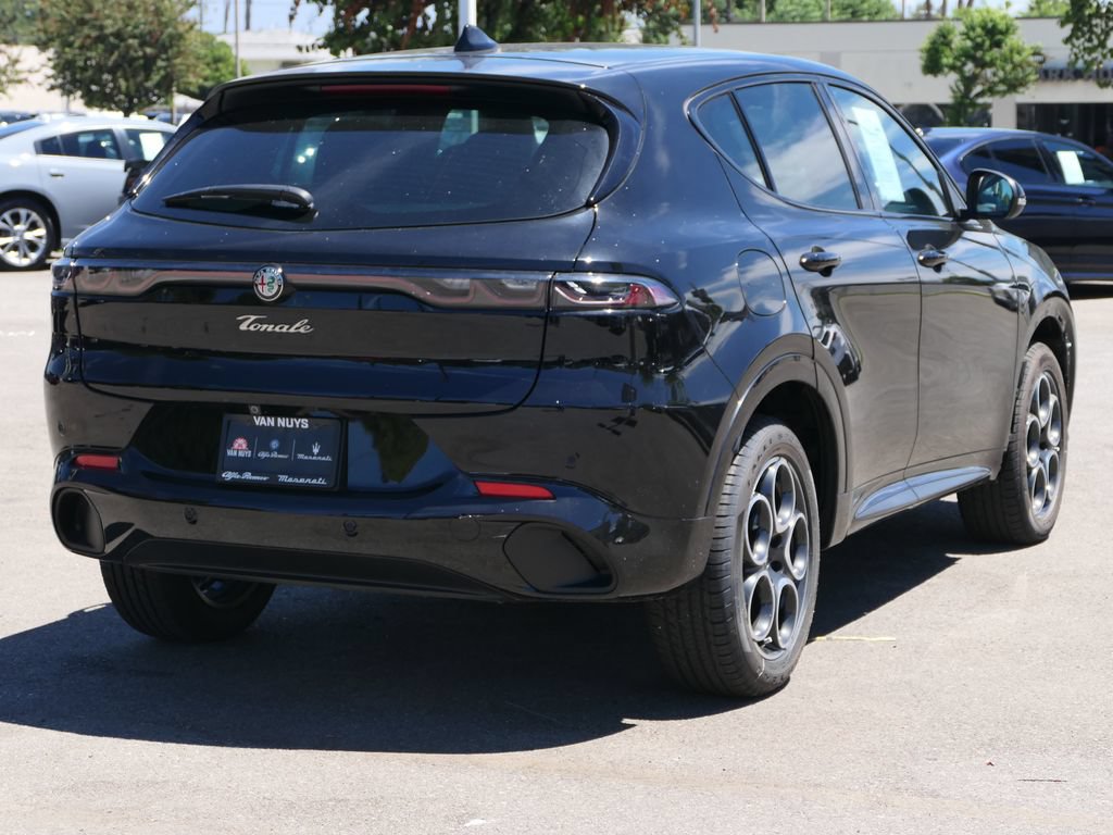 Used 2025 Alfa Romeo Tonale w/ Premium Package AWD/4WD image 3