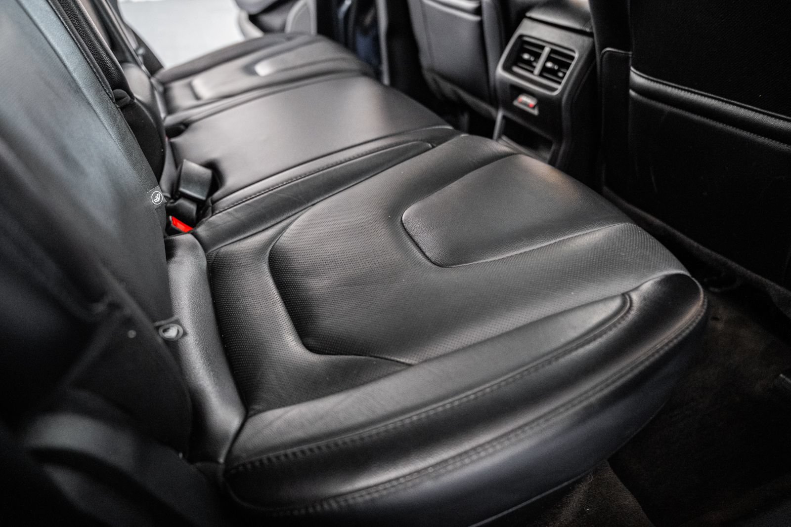 Used 2018 Ford Edge Titanium w/ Equipment Group 301A AWD/4WD image 29