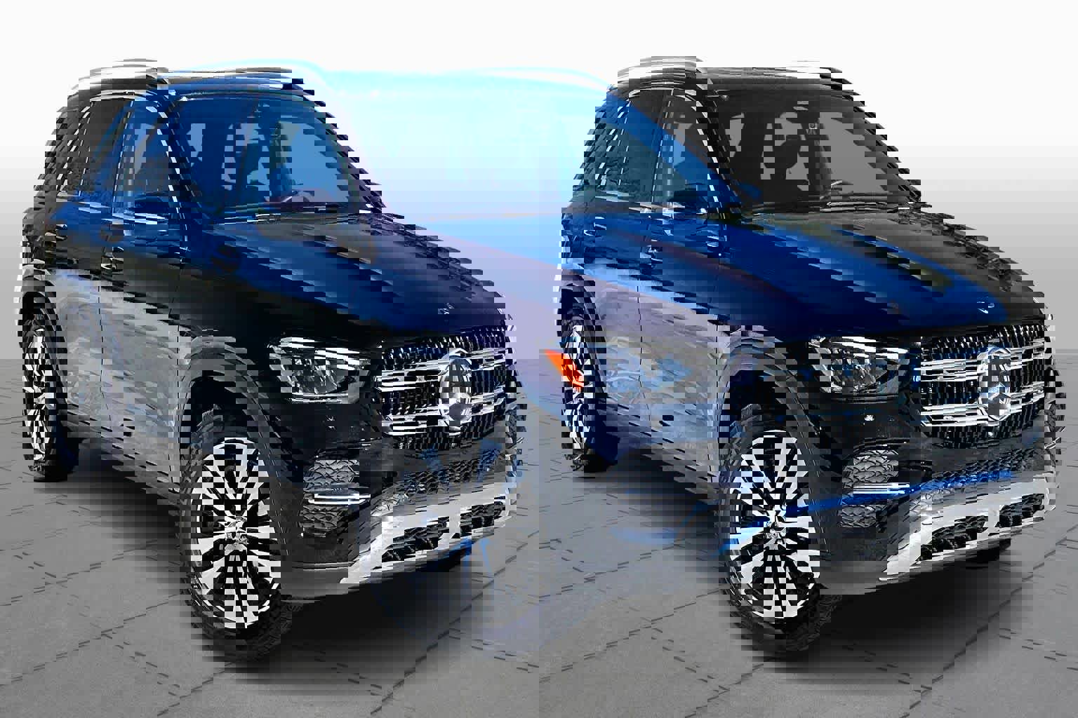 Used 2025 Mercedes-Benz GLE 350 4MATIC image 3