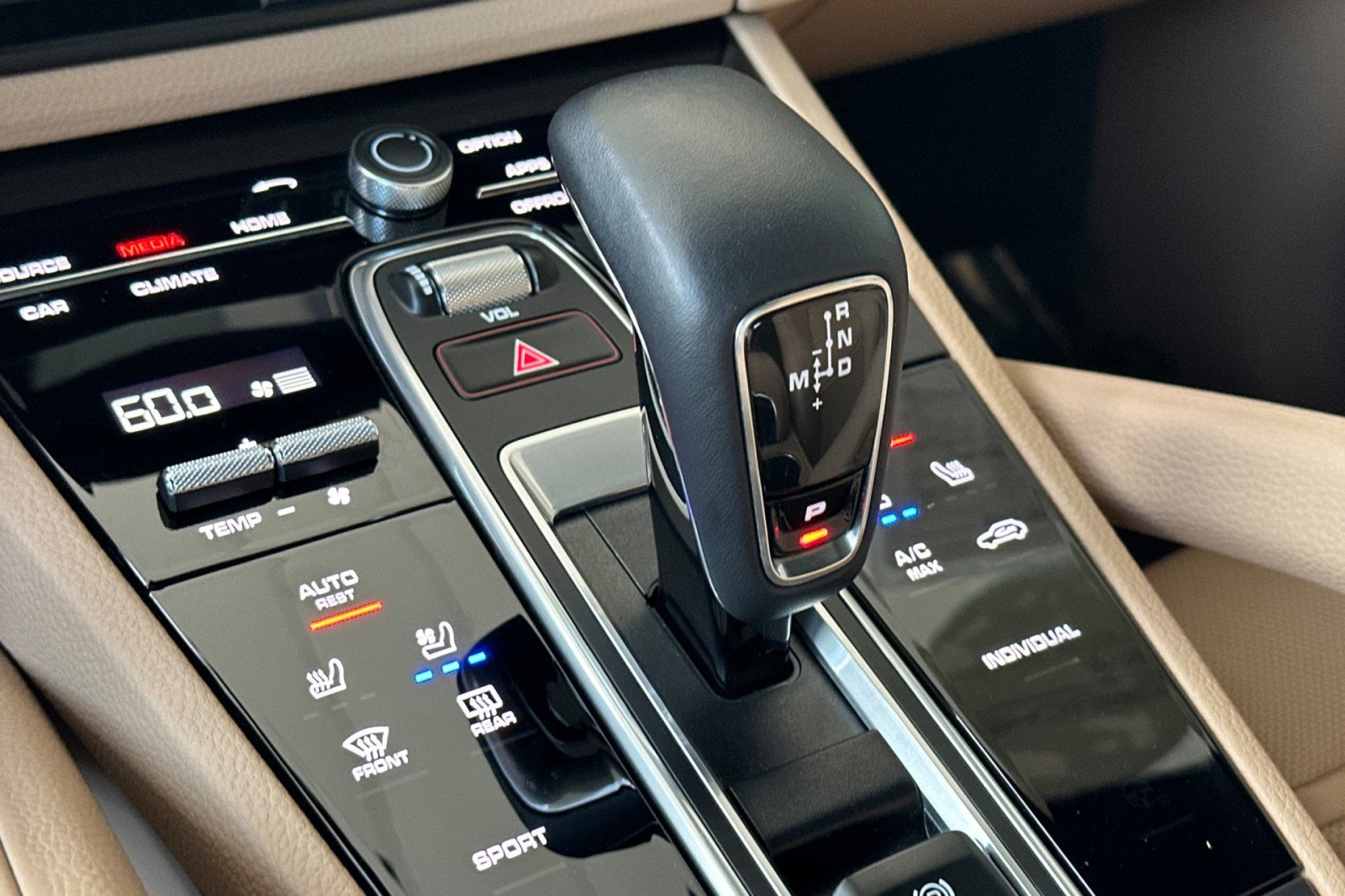 Used 2023 Porsche Cayenne Platinum Edition image 22
