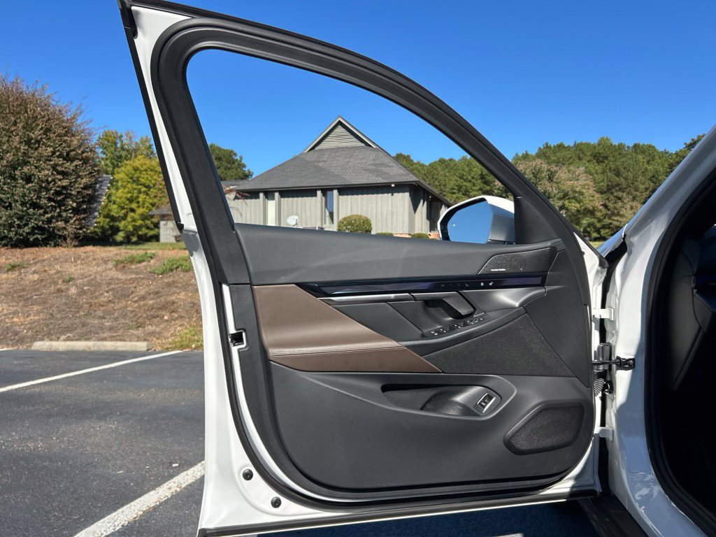 Used 2024 BMW i5 eDrive40i w/ M Sport Package RWD image 58