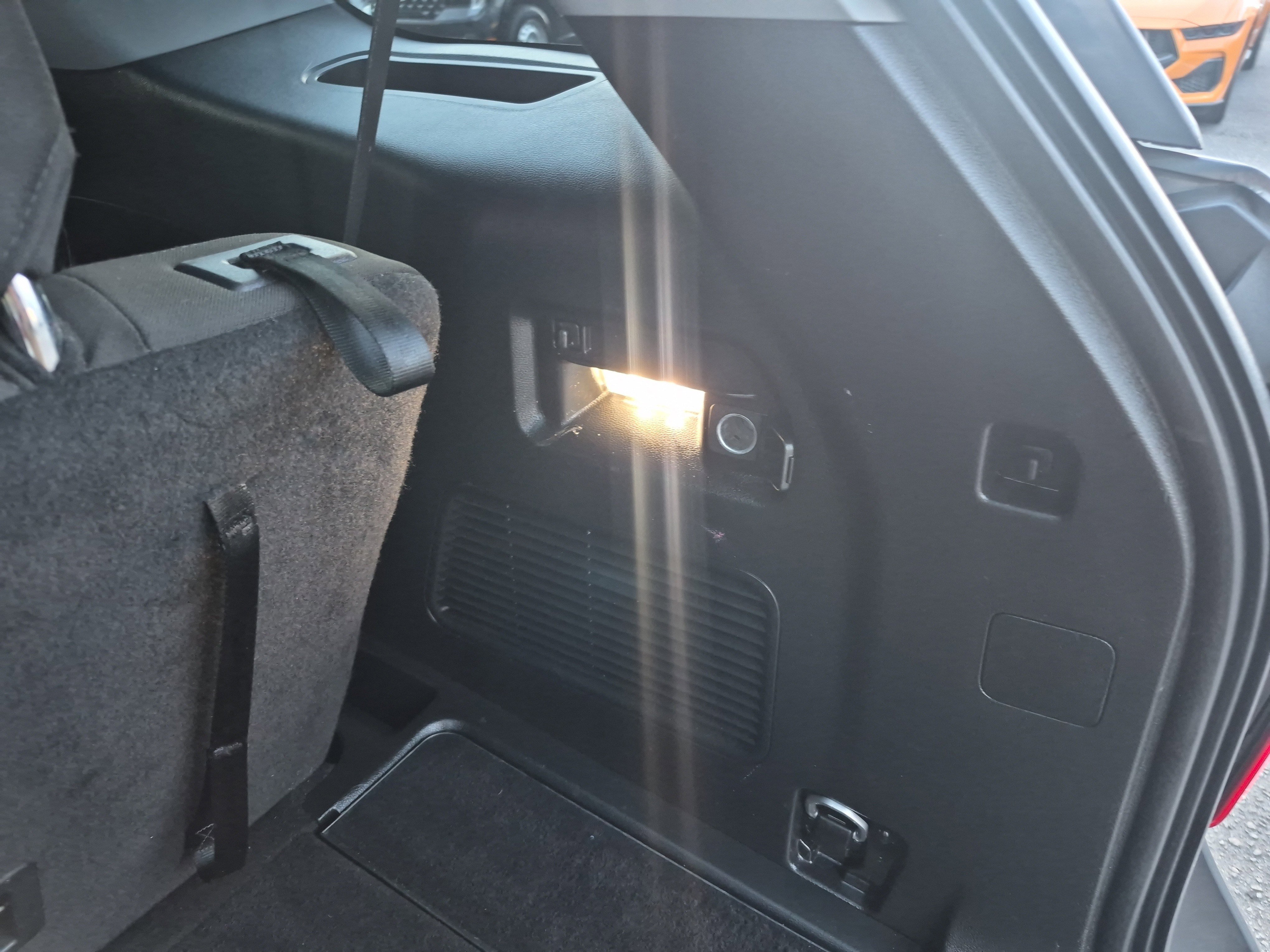 Used 2024 Ford Explorer XLT image 17