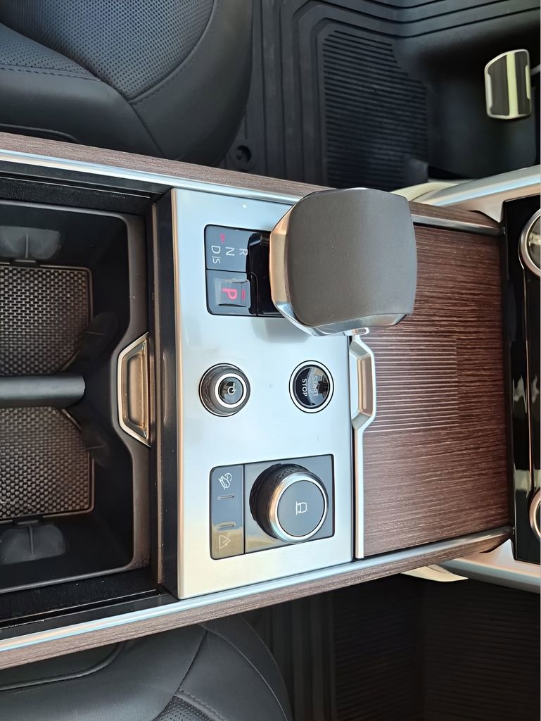 Used 2023 Land Rover Range Rover Autobiography AWD/4WD image 44