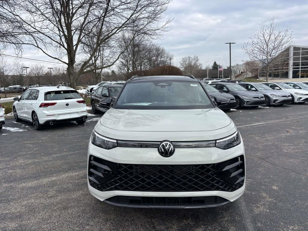 New 2026 Volkswagen Tiguan SE R-Line image 2