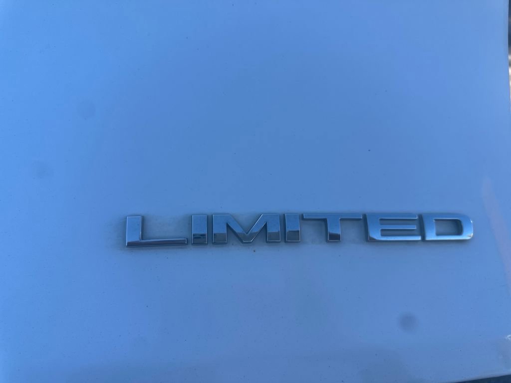Used 2015 Jeep Cherokee Limited w/ Luxury Group FWD image 27