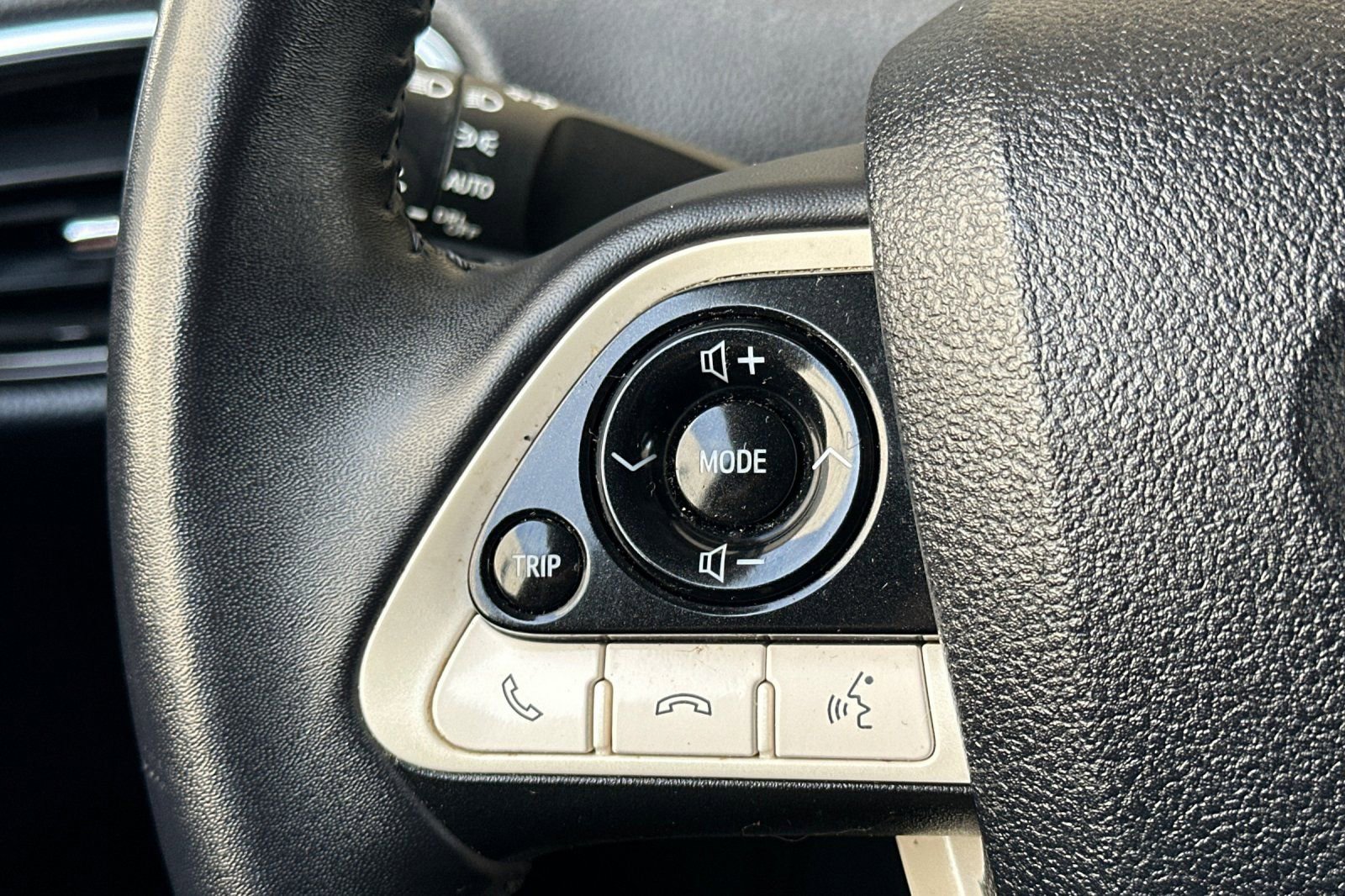 Used 2019 Toyota Prius Prime Premium FWD image 36