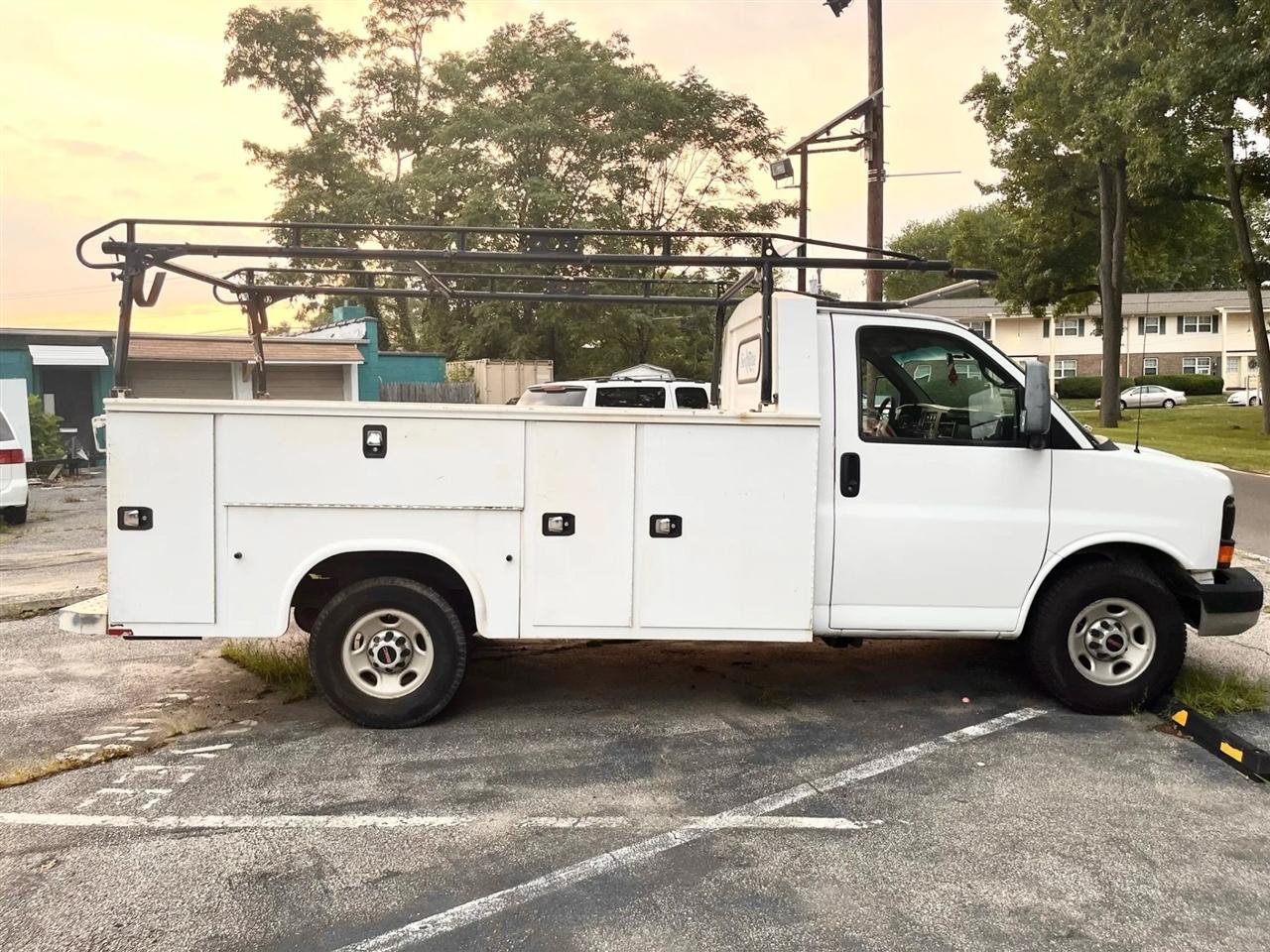 Used 2015 GMC Savana 3500 RWD image 12