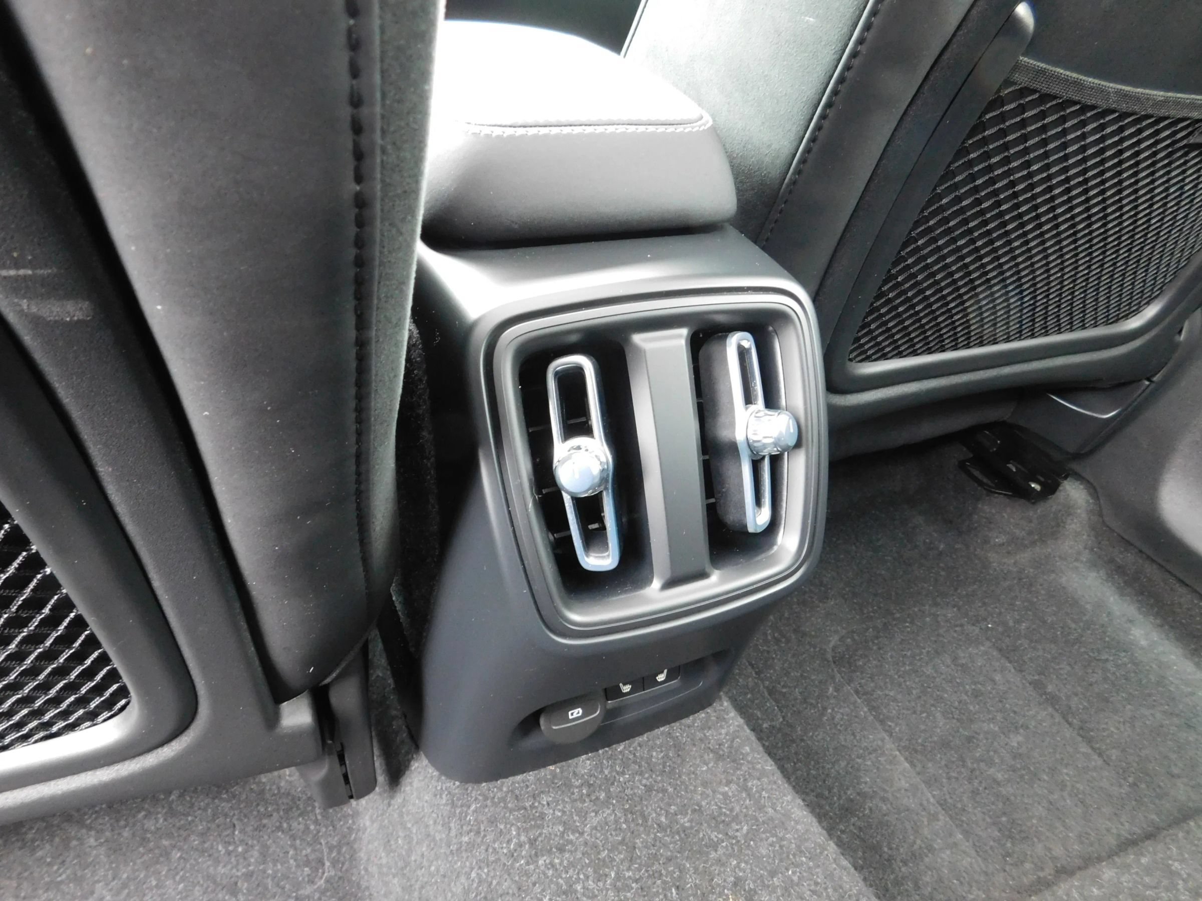 Used 2023 Volvo C40 P8 Recharge Ultimate AWD/4WD image 13