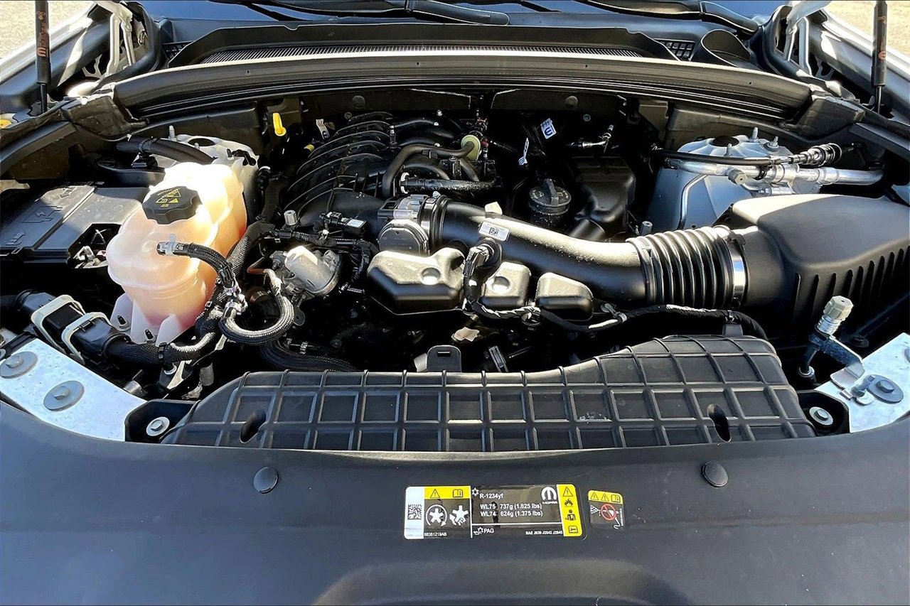 Used 2023 Jeep Grand Cherokee L Limited w/ Black Appearance Package image 37