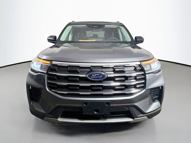 Used 2025 Ford Explorer Active RWD image 2