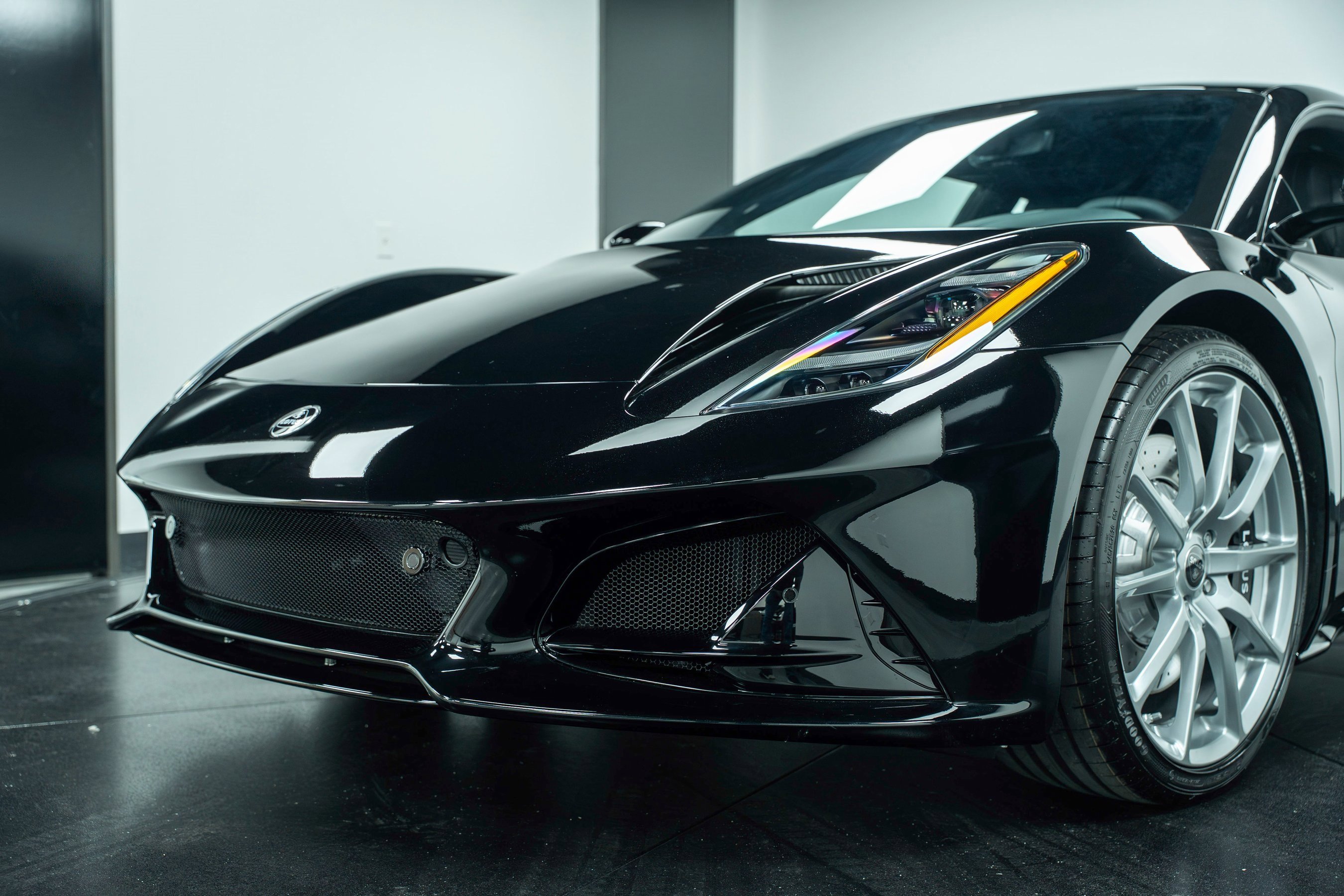 New 2025 Lotus Emira image 8