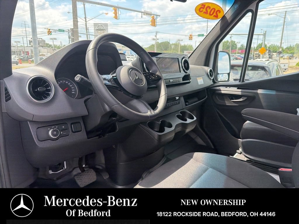Used 2025 Mercedes-Benz Sprinter 2500 image 16
