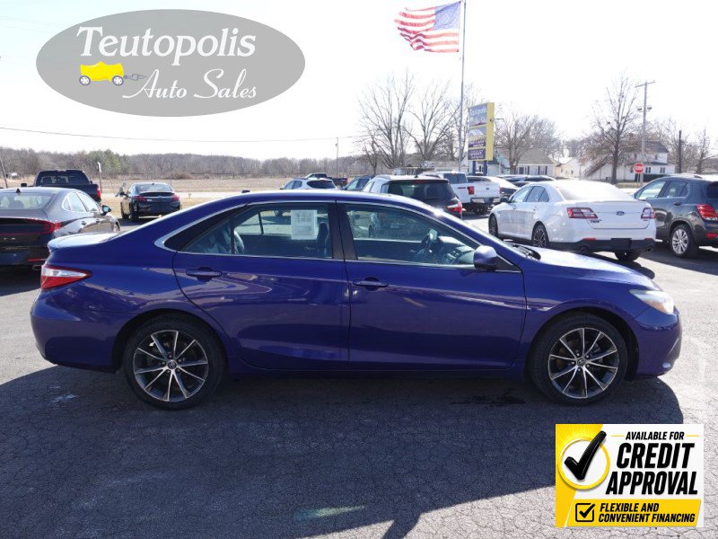 Used 2015 Toyota Camry XSE w/ Moonroof Package FWD image 3