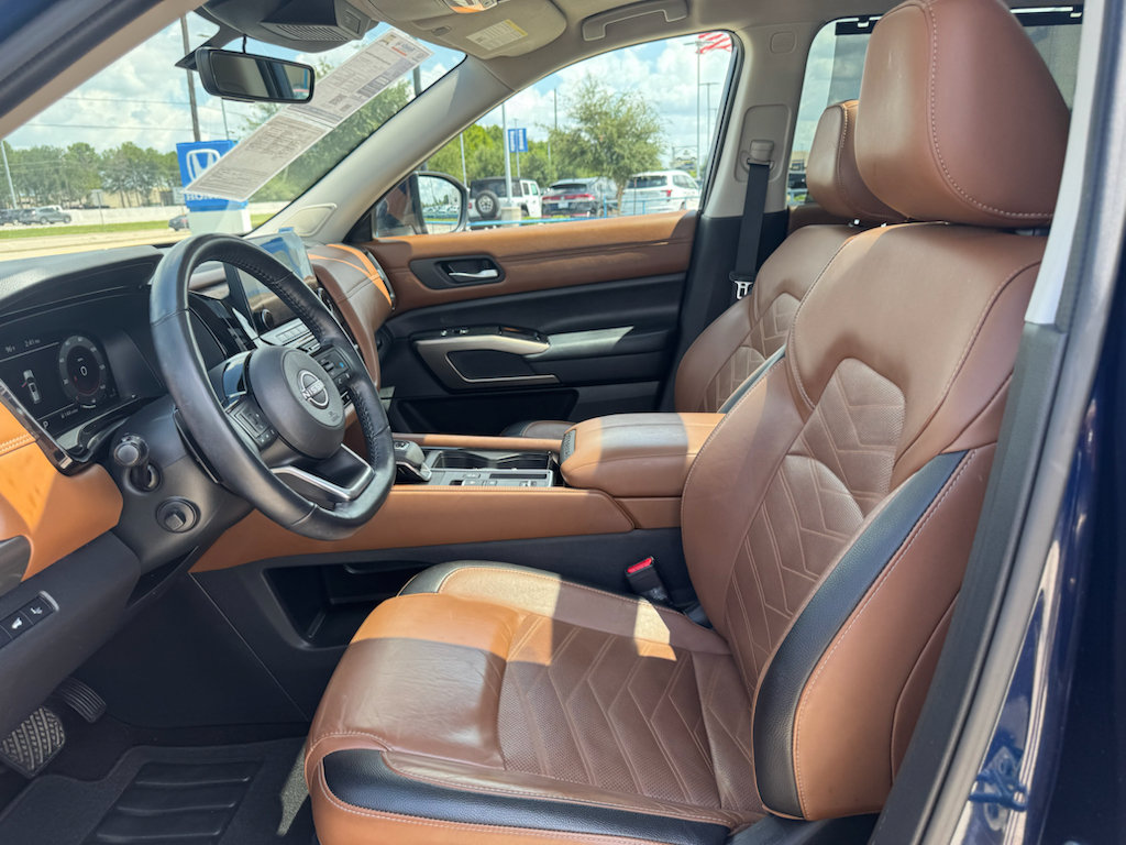 Used 2024 Nissan Pathfinder Platinum w/ Cargo Package FWD image 10