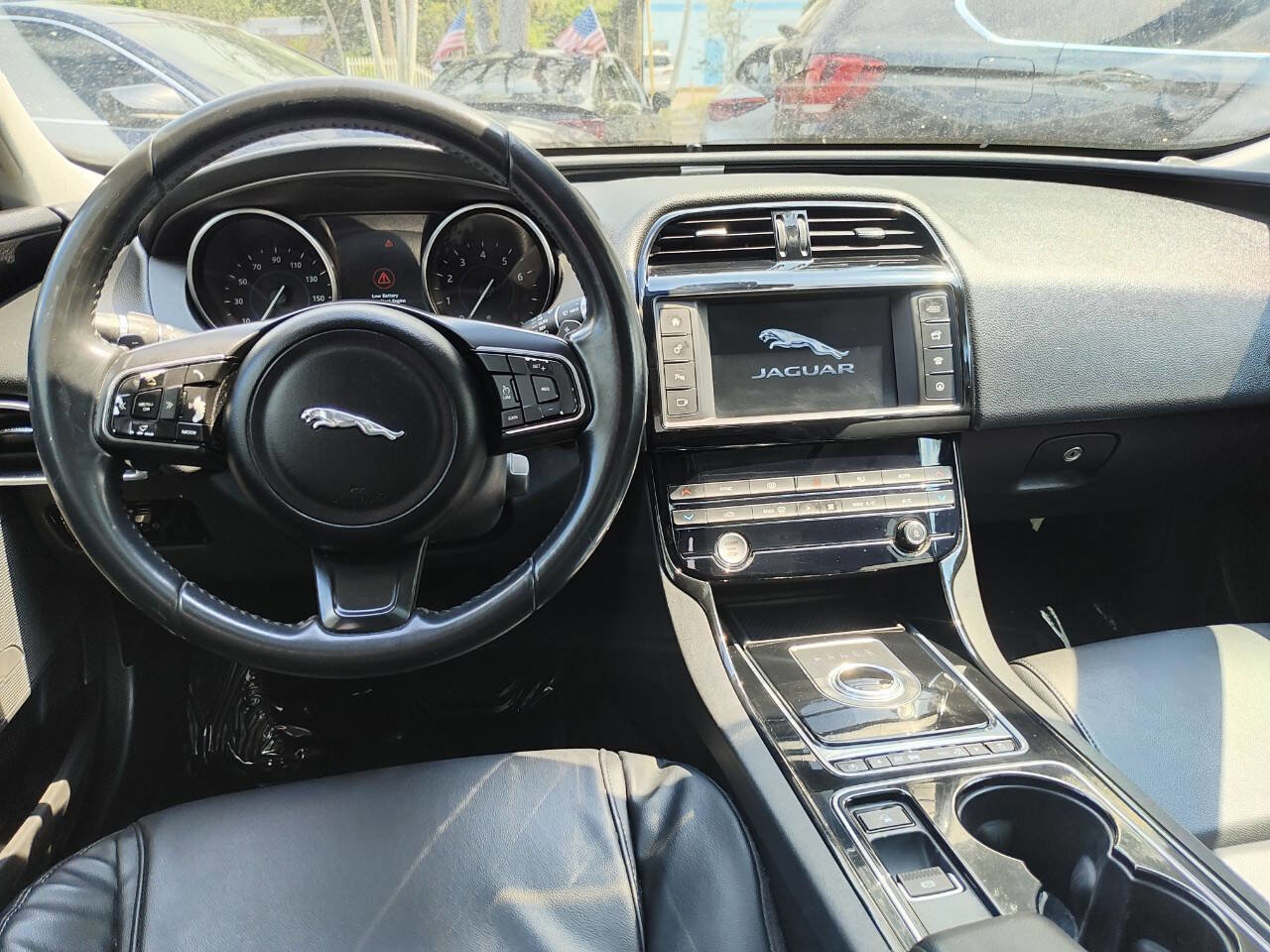 Used 2017 Jaguar XE Premium image 28