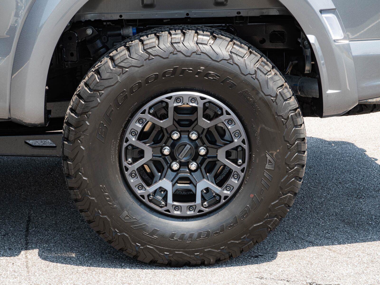 Used 2025 Ford F150 Raptor w/ Equipment Group 803A Raptor R AWD/4WD image 39