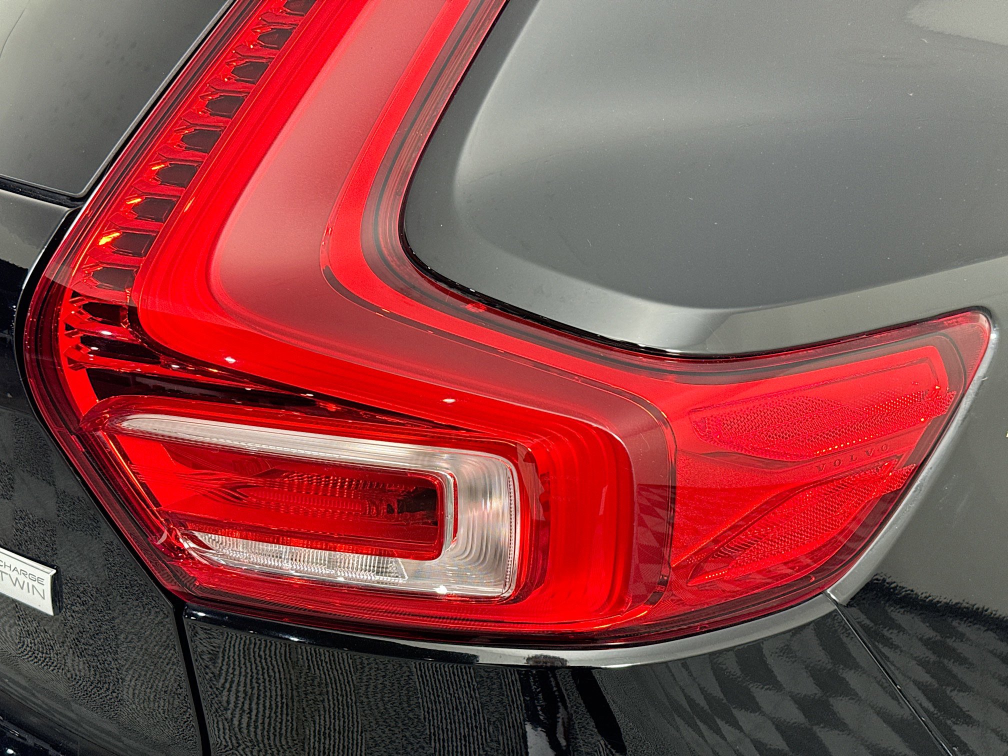 Used 2023 Volvo XC40 Recharge Ultimate image 32