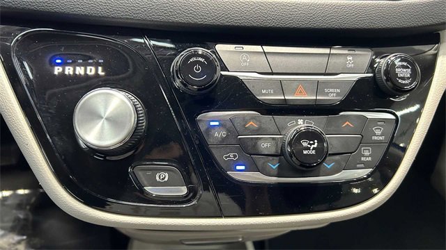 Used 2021 Chrysler Voyager LX image 23