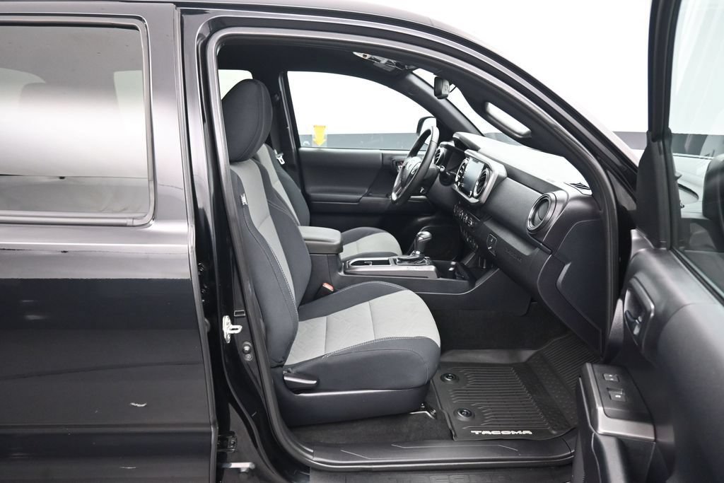 Used 2020 Toyota Tacoma TRD Off-Road w/ Technology Package AWD/4WD image 40