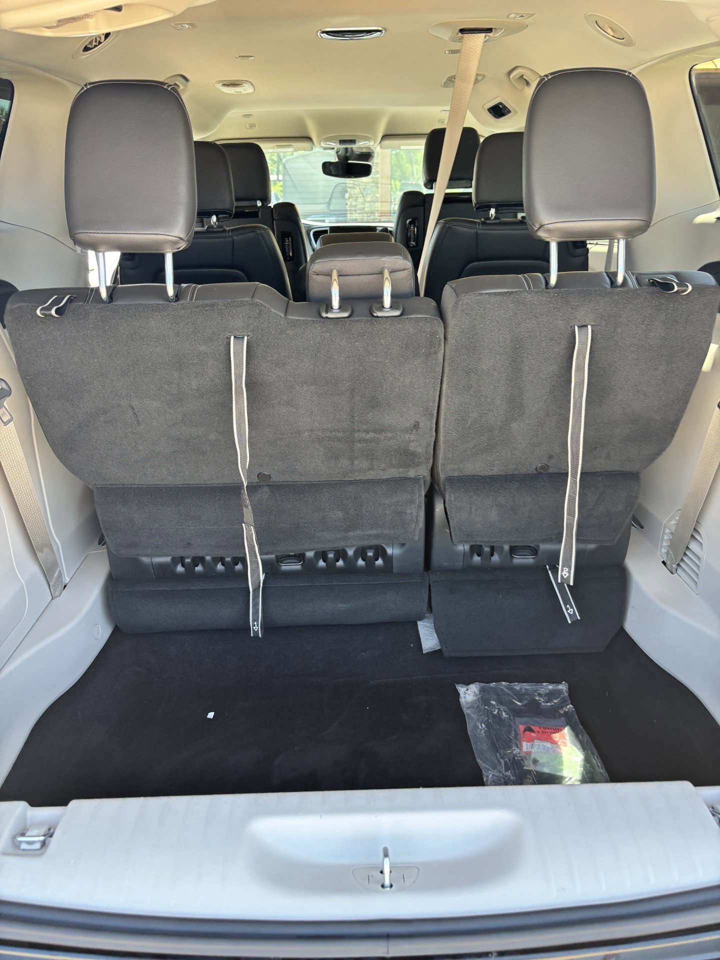 Used 2022 Chrysler Pacifica Touring-L w/ Uconnect Theater Family Group image 10