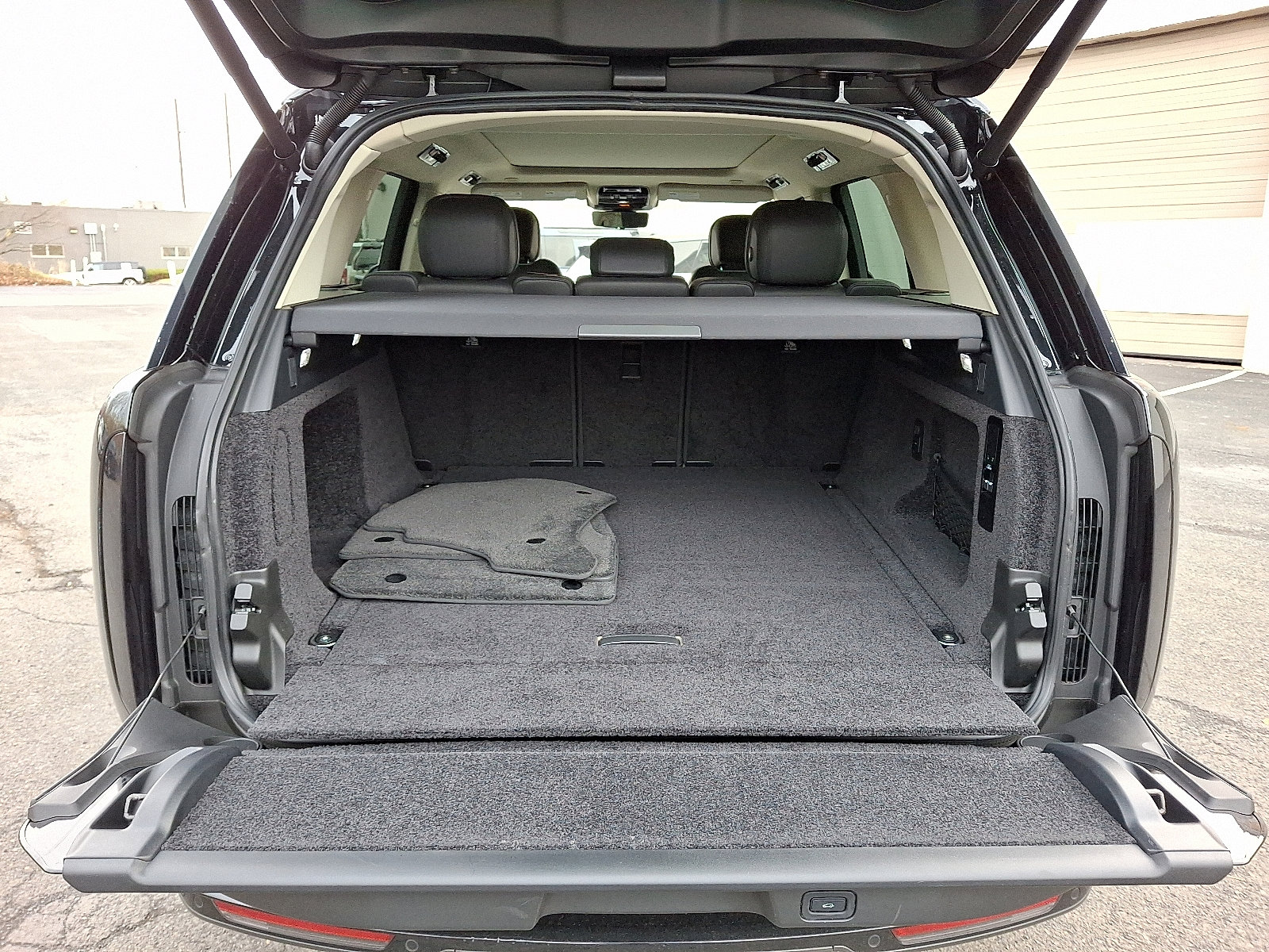 Used 2023 Land Rover Range Rover SE image 29