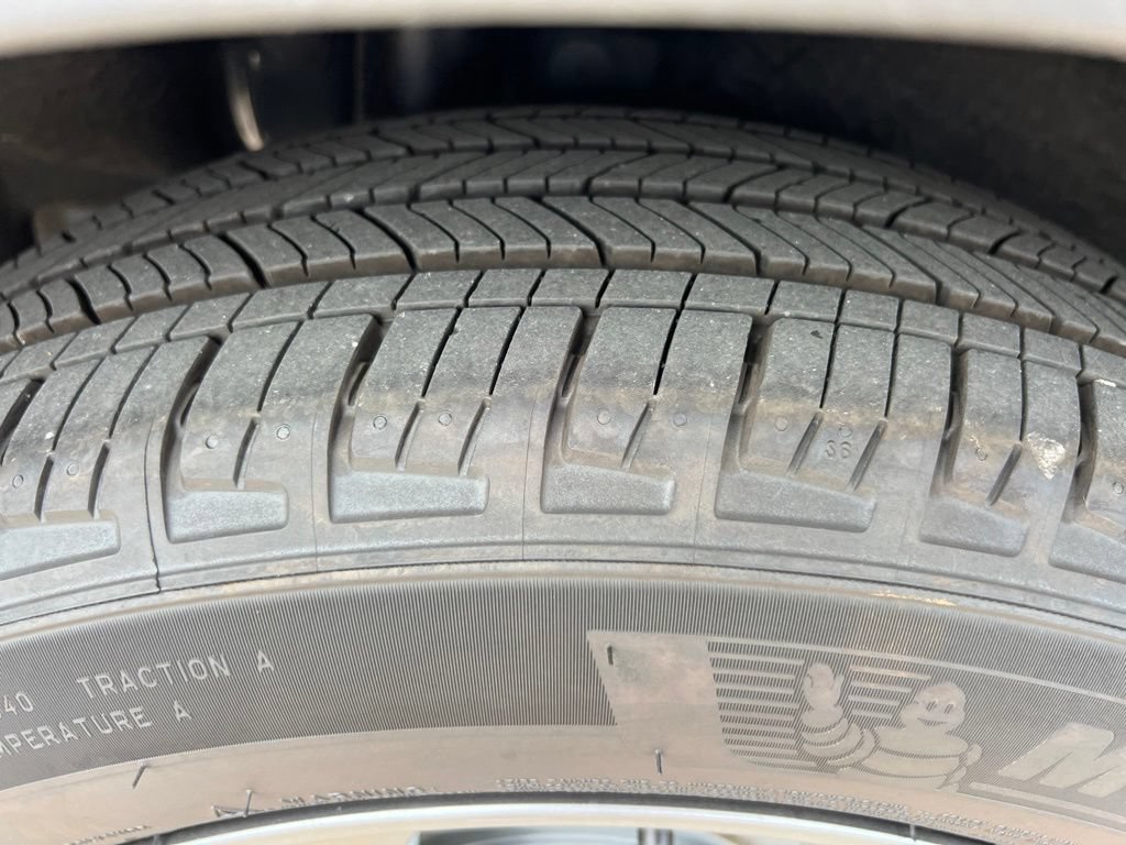 Used 2025 Ford Escape ST-Line w/ Tech Pack #1 FWD image 16