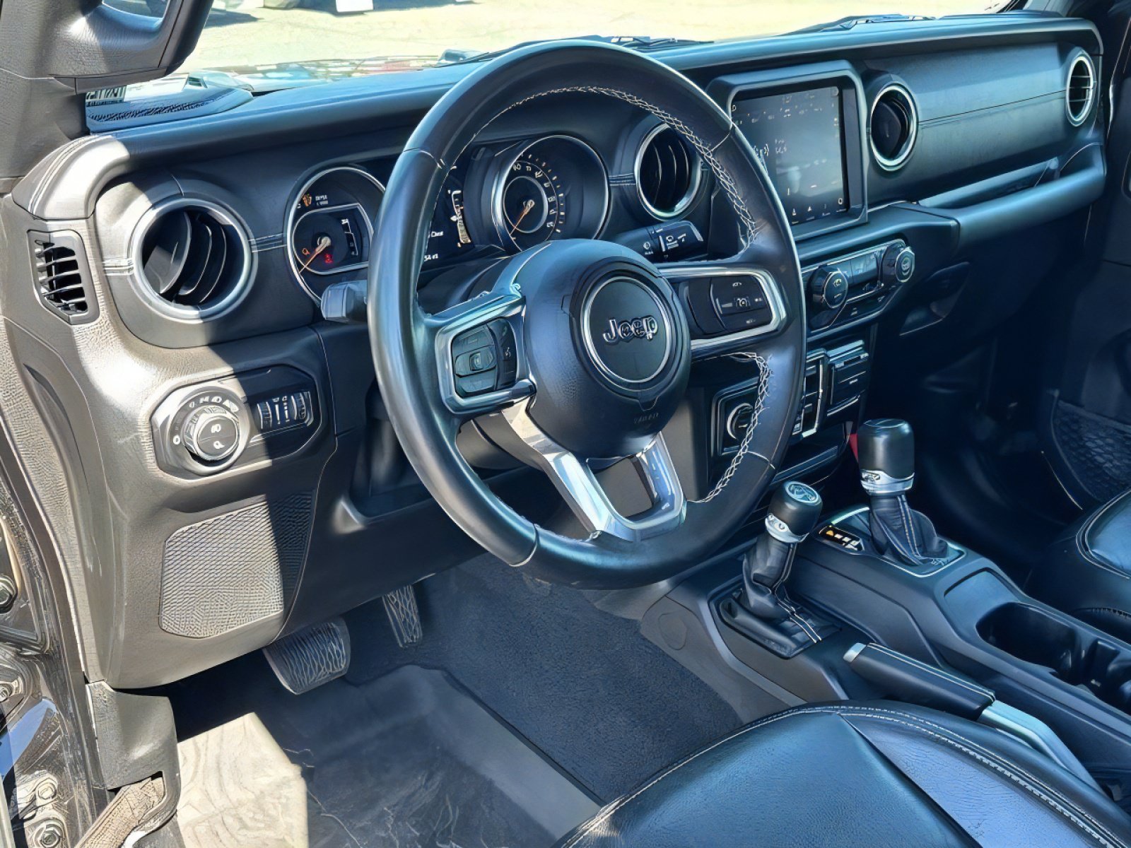 Used 2021 Jeep Gladiator Overland w/ Popular Equipment Package AWD/4WD image 20