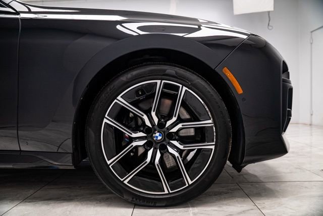 Used 2023 BMW 760i xDrive image 31