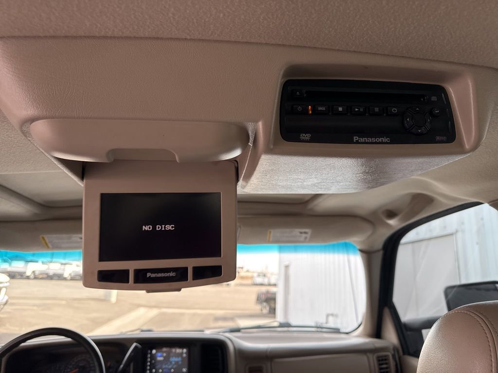 Used 2004 Chevrolet Suburban 2500 LT w/ Preferred Equipment Group image 30