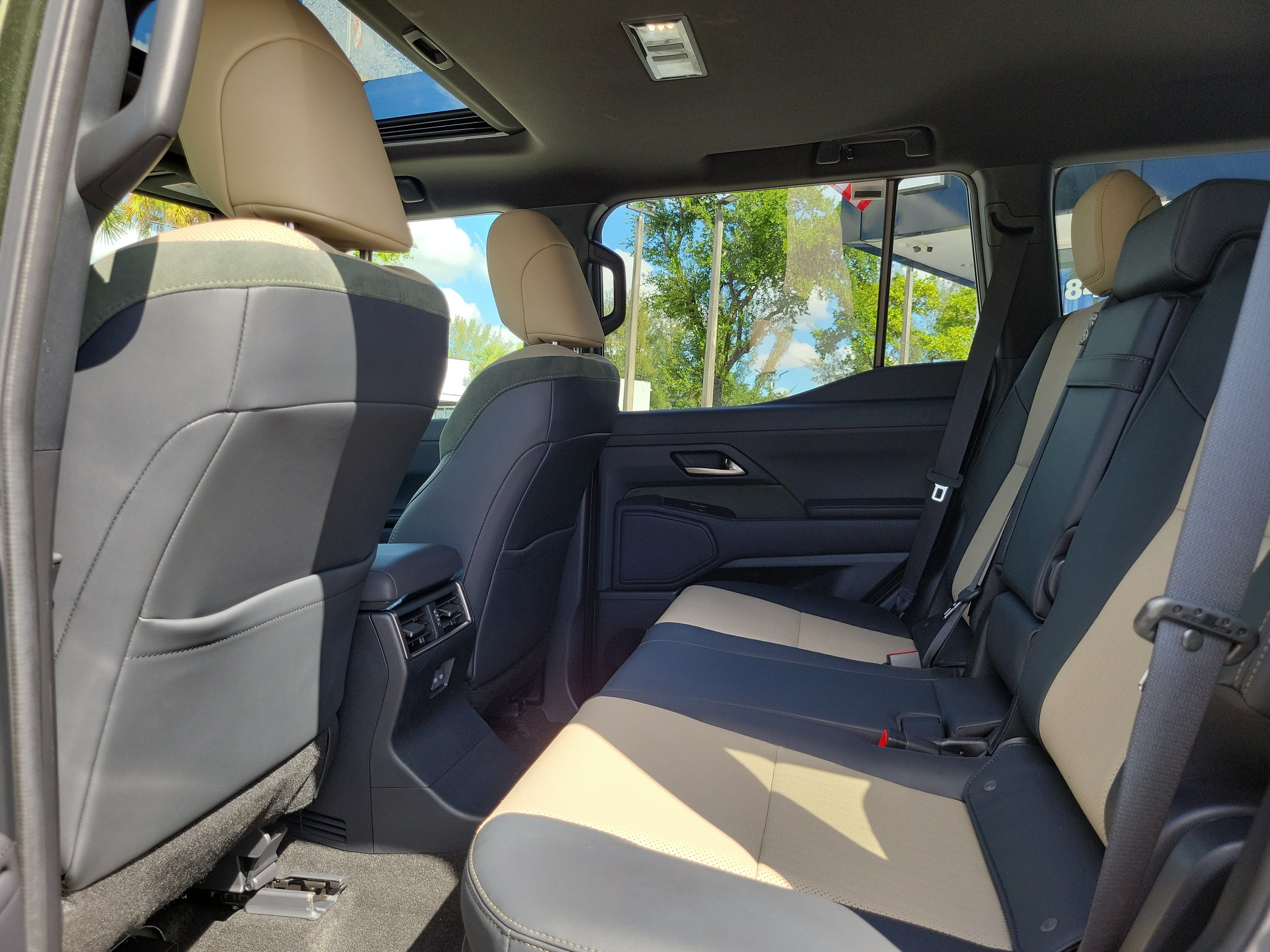 Used 2025 Lexus GX 550 AWD/4WD image 15