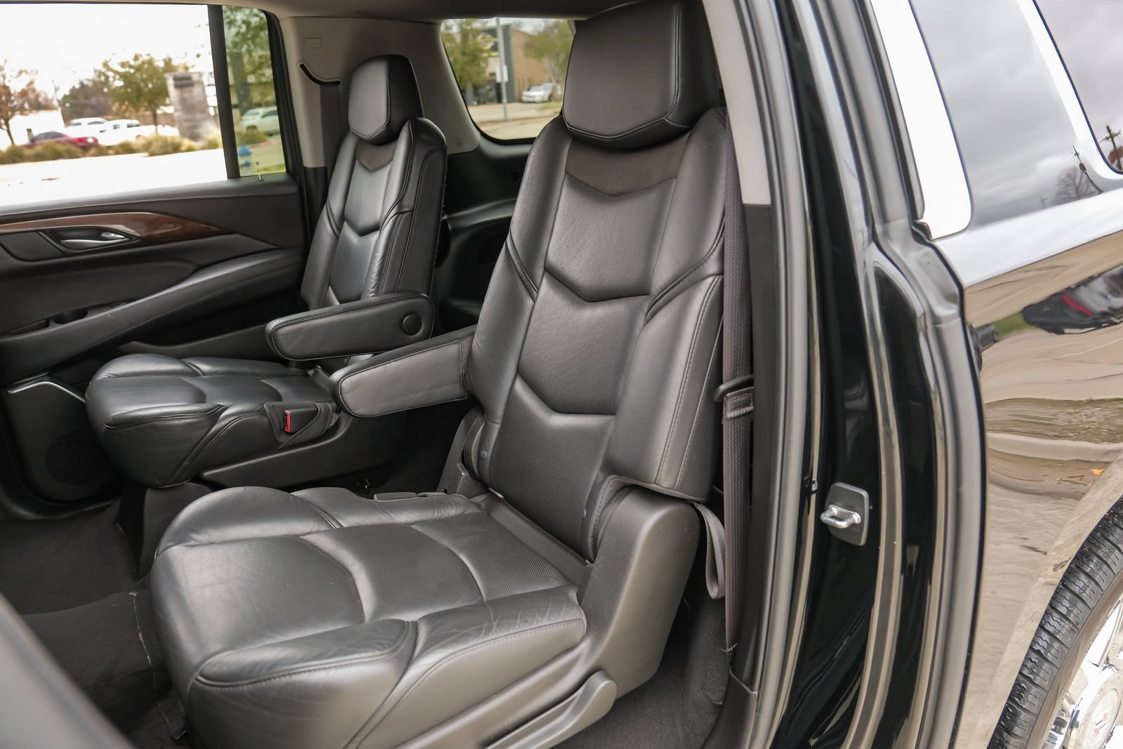 Used 2017 Cadillac Escalade ESV Luxury AWD/4WD image 41