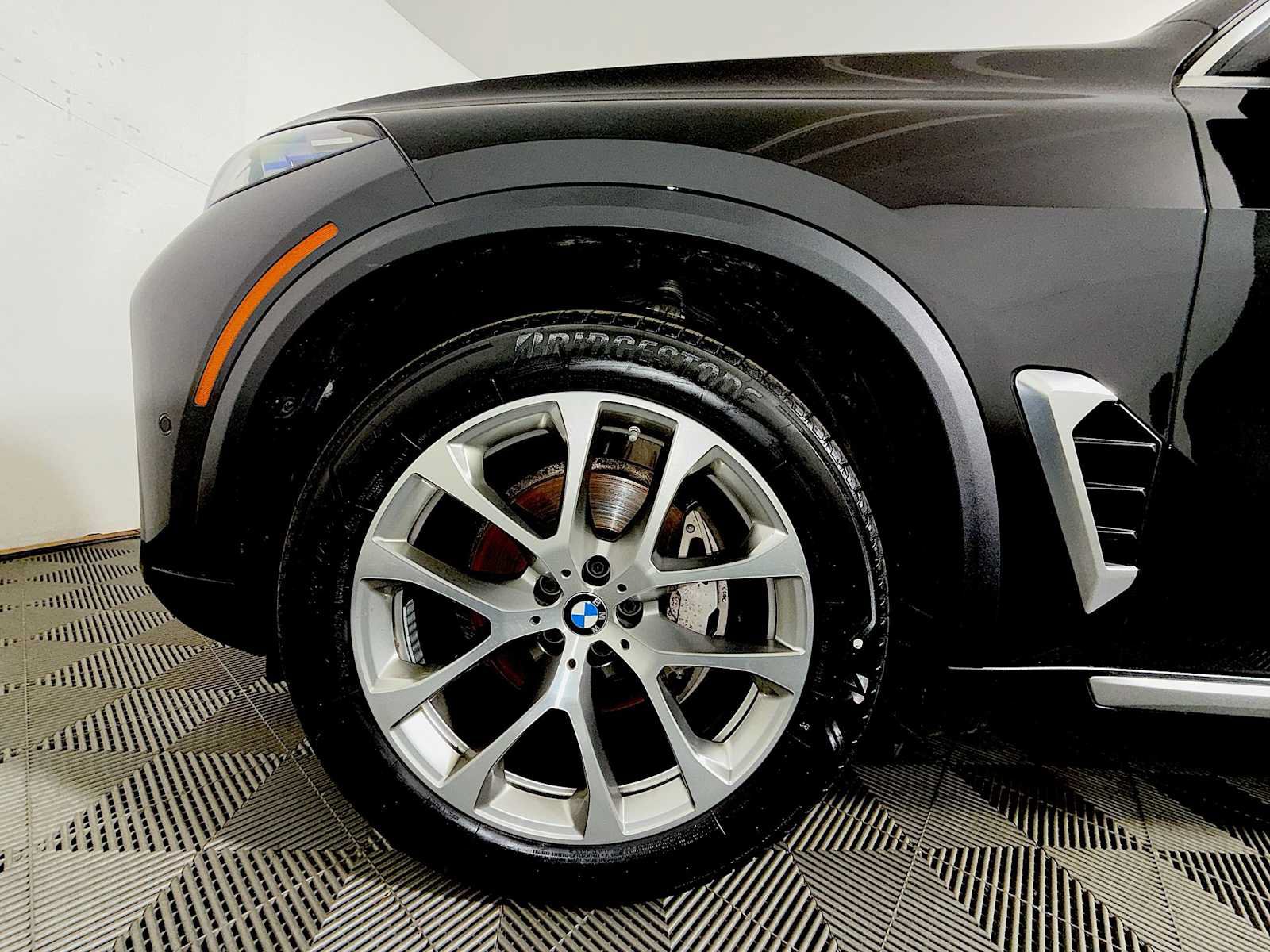 Certified 2024 BMW X5 xDrive40i w/ Premium Package AWD/4WD image 8