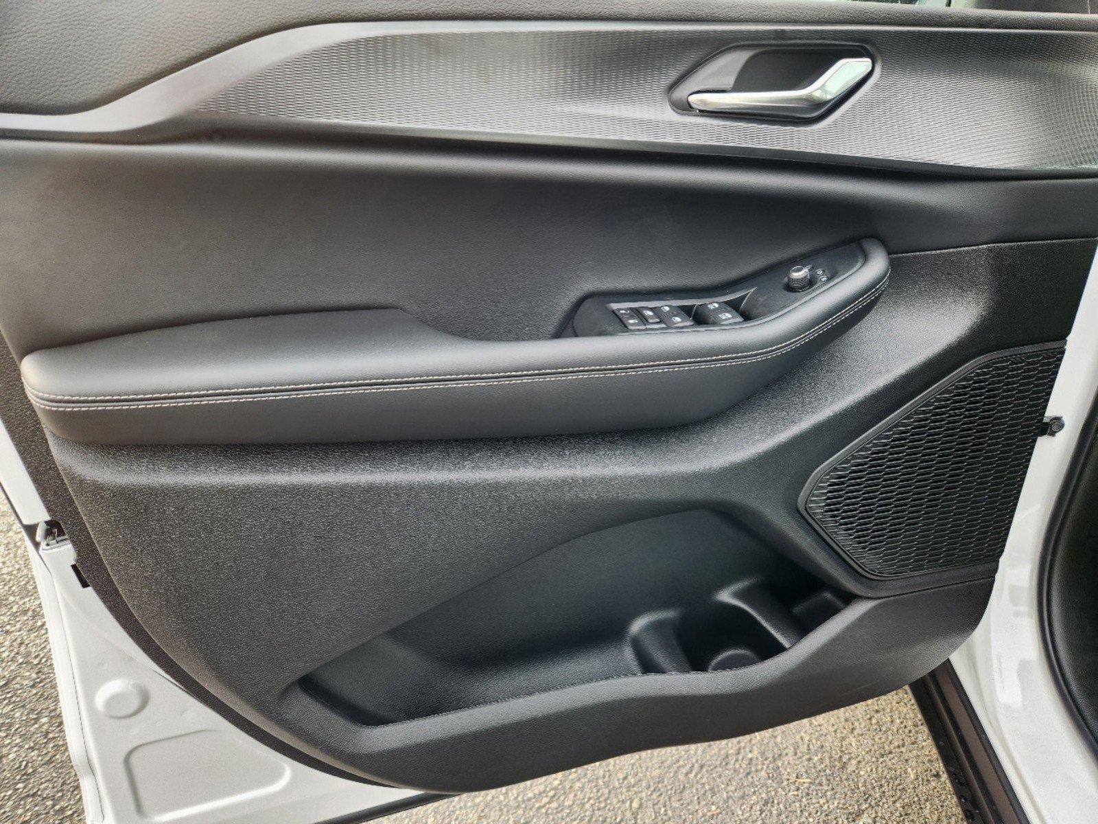 New 2025 Jeep Grand Cherokee Altitude image 11