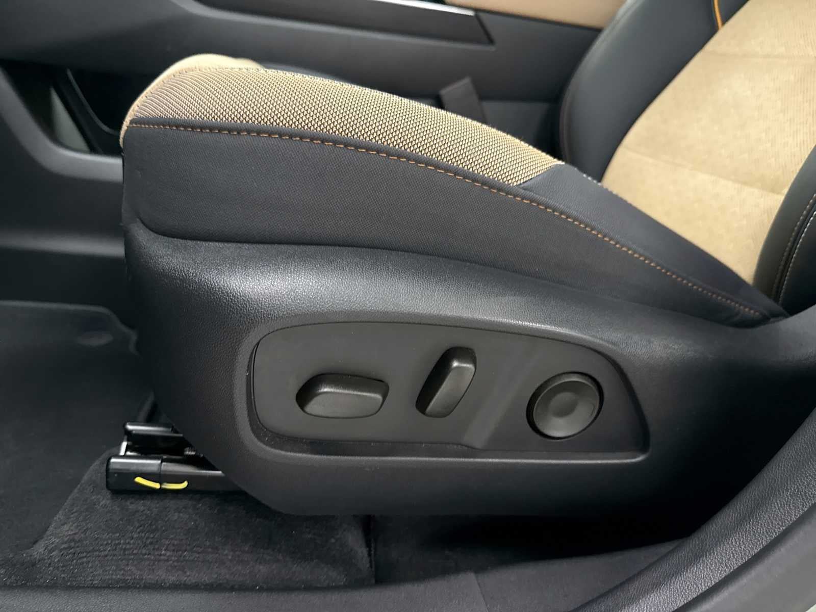 Used 2025 Chevrolet Equinox ACTIV AWD/4WD image 14