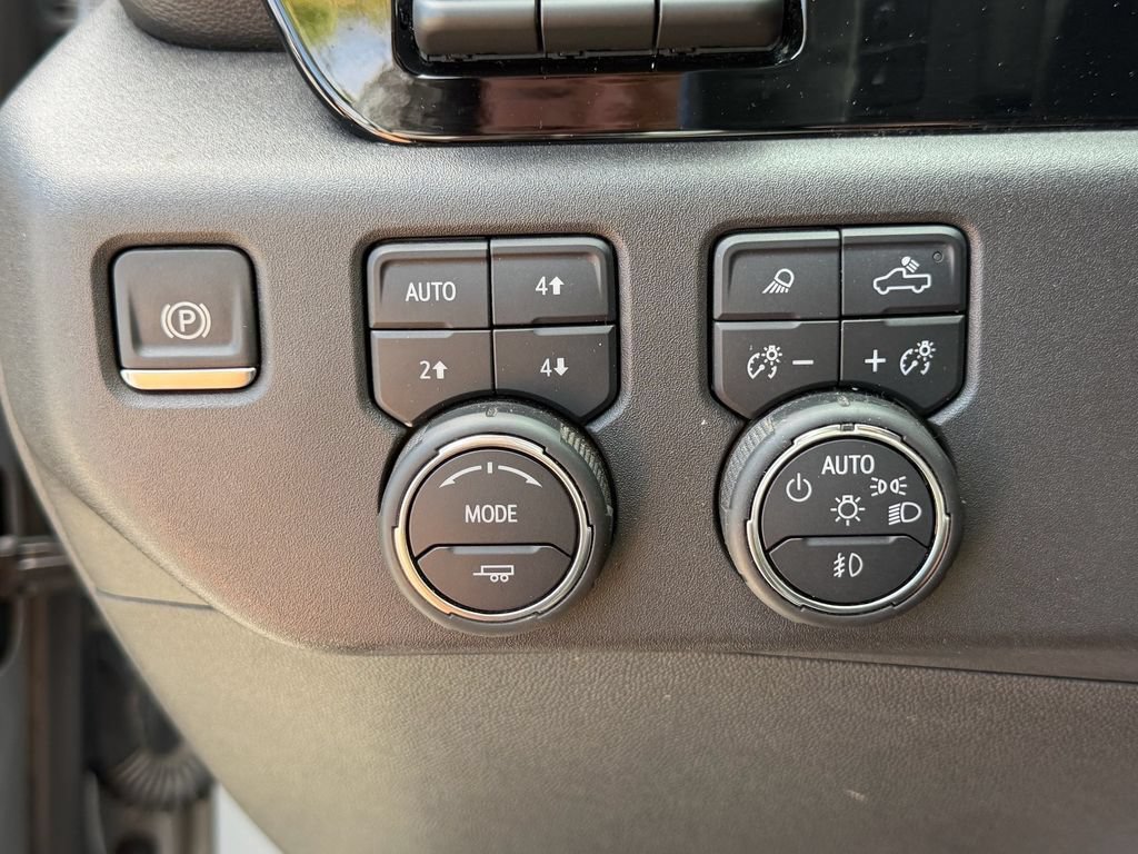 Used 2024 Chevrolet Silverado 1500 ZR2 w/ Technology Package AWD/4WD image 28