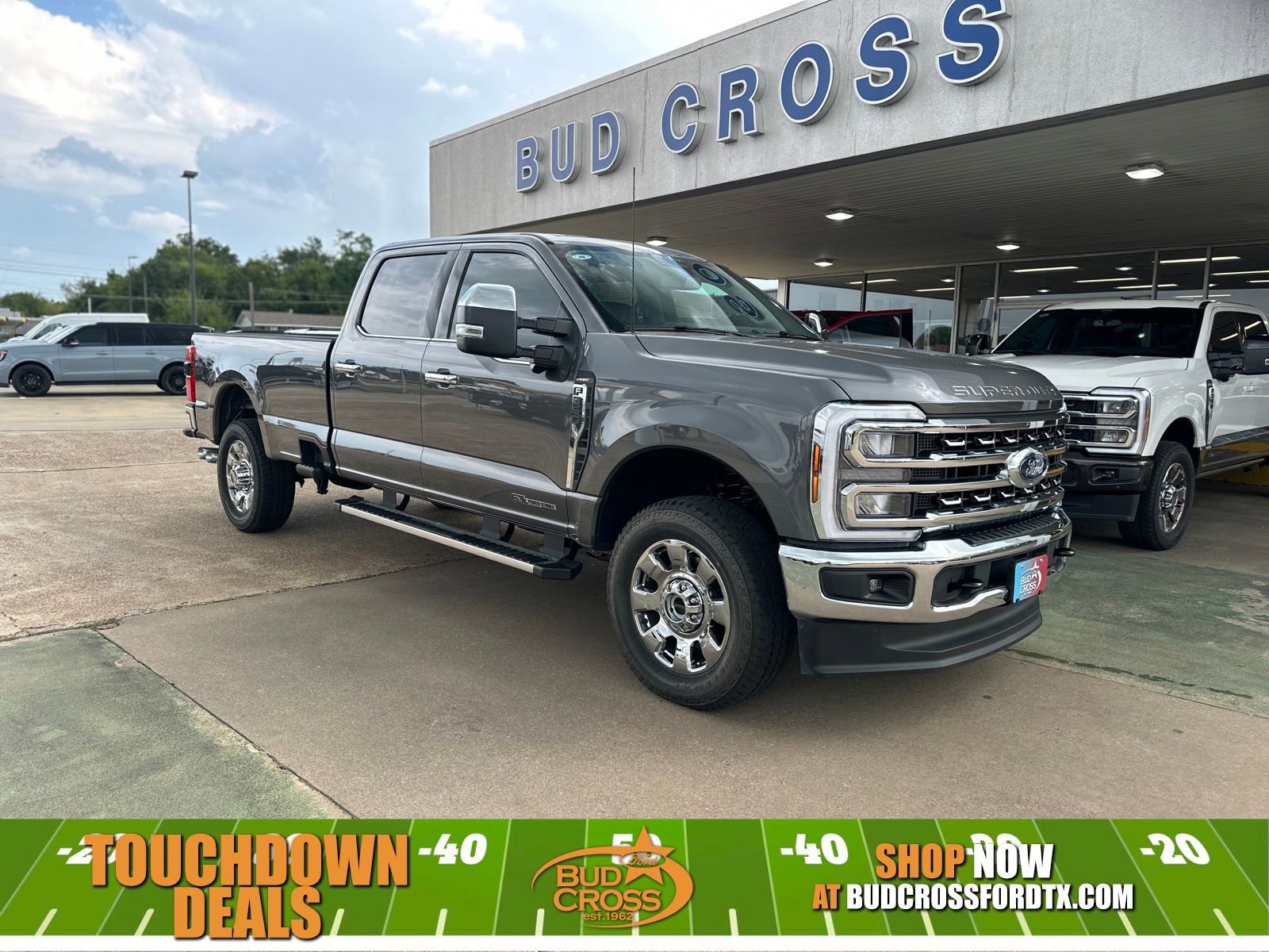 New 2025 Ford F350 Lariat w/ Chrome Package 360° Tour